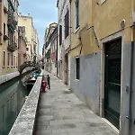 דירה Canal View Boutique ונציה