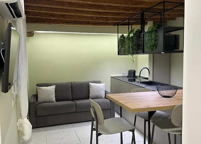 Canal View Boutique *